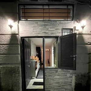 https://white-house-spacca-napoli.hotels-amalfi.com