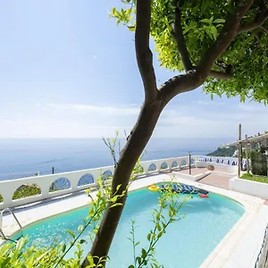 https://villa-petra.hotels-amalfi.com
