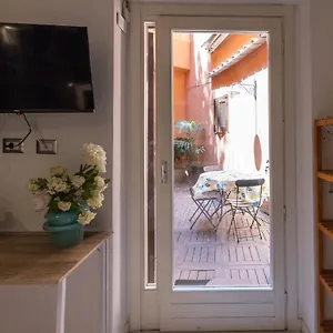 https://rione-monti-studio-apt-with-private-garden.it-romehotels.com